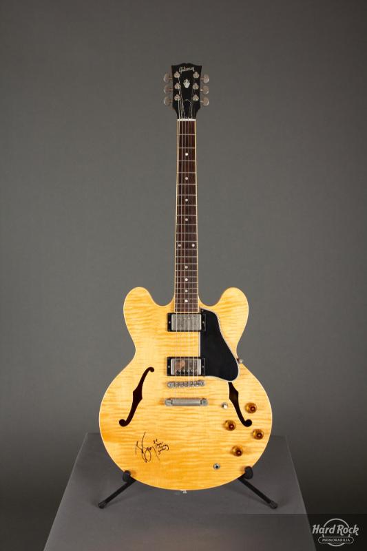 2006 Natural Gibson ES-335 Guitar