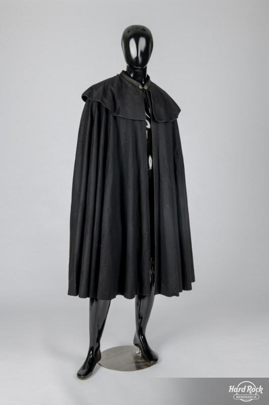 Casa Seseña Black Cape and Coat
