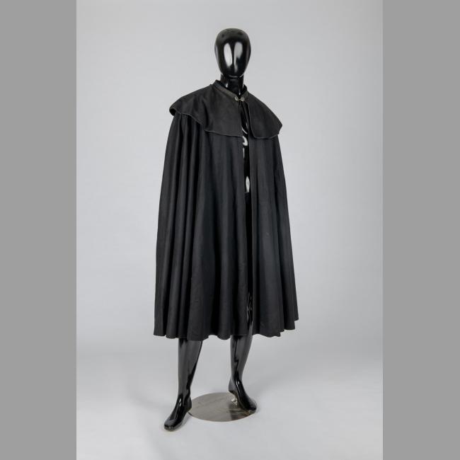 Casa Seseña Black Cape and Coat