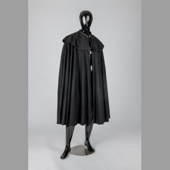 Casa Seseña Black Cape and Coat